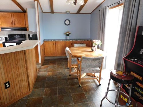 13 John Dr, West Springfield MA 01089-1277 exterior