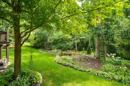 1427 White Oak Ln, Bull Valley IL 60098-6412 exterior