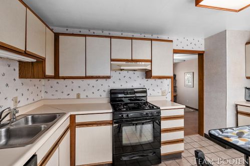 1590 Nelson St, Meskegon MI 49441-1036 exterior