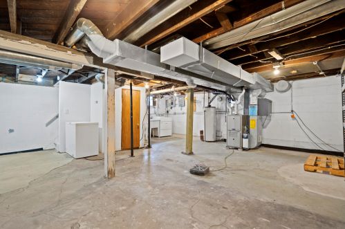 3563 Cramer St, Milwaukee WI 53211-2506 exterior