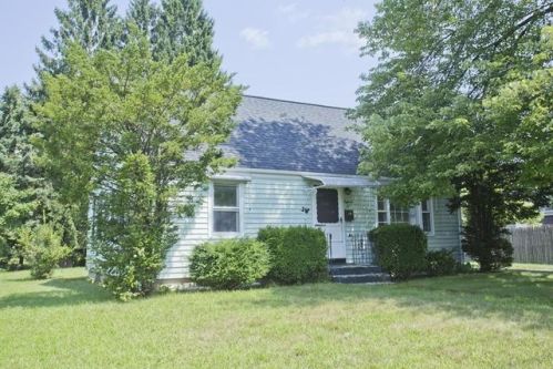 18 Briggs St, Springfield, MA 01151-2106