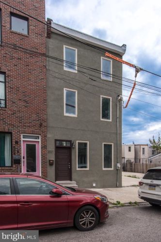 2037 Lawrence St, Philadelphia PA 19120-1828 exterior