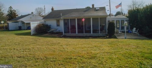 22 Lincoln Dr, Hanover PA 17331-4906 exterior