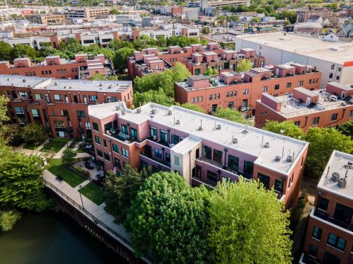 2907 Claremont Ave, Chicago IL 60618-6249 exterior