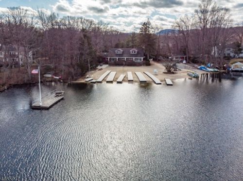 28 Rd, Bloomingdale NJ 07403-1425 exterior