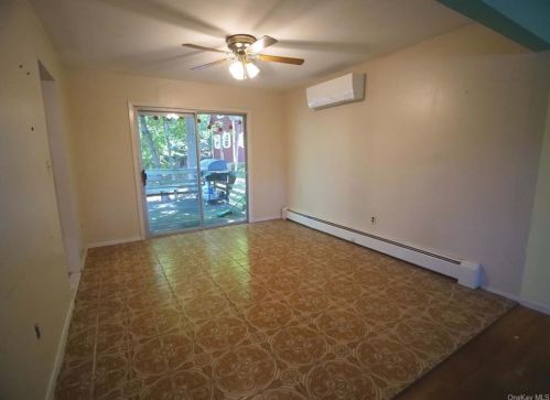 815 Tulip Dr, Valley Cottage NY 10989-2204 exterior