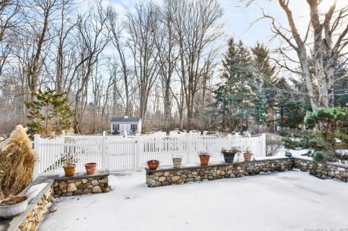 31 New Canaan Rd, Wilton CT 06897-3311 exterior