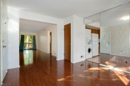 1944 Raspberry Ct, Edison NJ 08817-2744 exterior