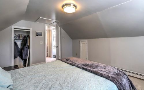 25 Sampson Ave, Milford CT 06460-5549 exterior