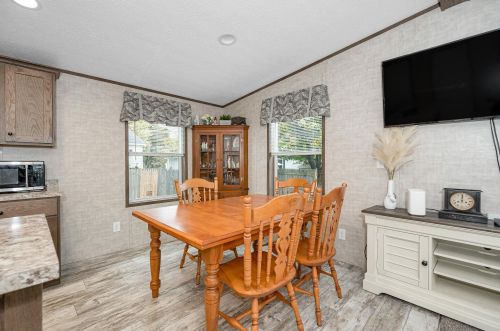 41 B St, Seabrook NH 03874-6228 exterior