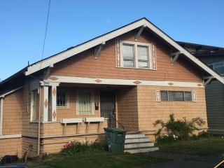 1917 13th Ave, Seattle WA  98144-4114 exterior