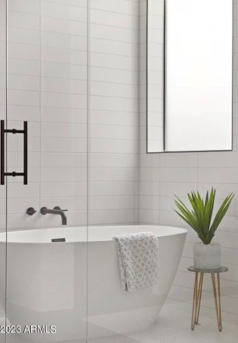 2205 Clarendon Ave, Phoenix AZ  85015-5436 exterior