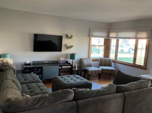 4677 50th St, Milwaukee, WI 53220-4121