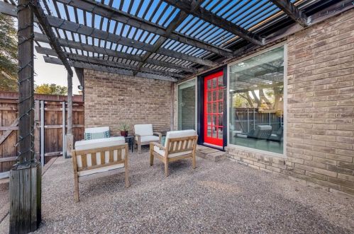 9672 Atherton Dr, Dallas TX 75243-6135 exterior