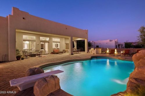 2007 Carriage Dr, Phoenix AZ 85086-8413 exterior