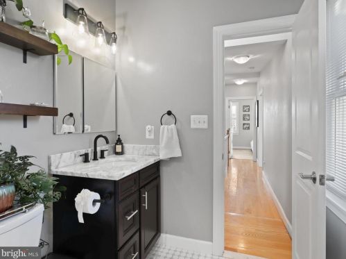 903 Princess St, Alexandria VA  22314-2244 exterior