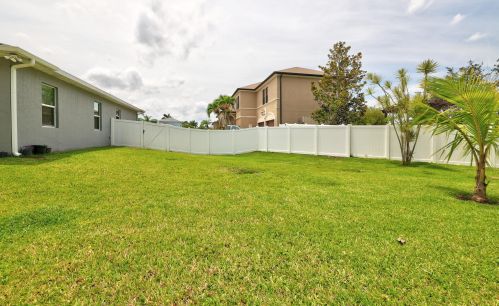 5809 Blue Bonnet Ct, Fort Pierce FL  34986-4186 exterior