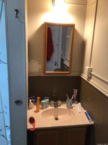 138 Cottage St, Middletown NY 10940-4835 exterior