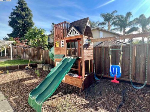 3671 Sanford St, Concord CA  94520-1356 exterior