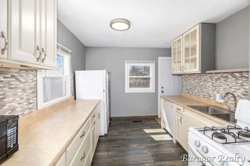 1340 Hollywood St, Grand Rapids MI 49505-3842 exterior