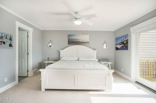 3713 Marina View Pt, Meskegon MI 49441-6406 exterior