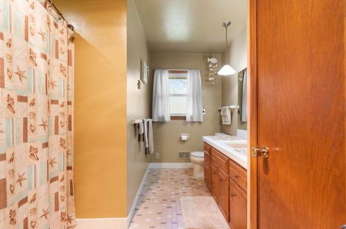 4963 19 St, Milwaukee WI 53209-5760 exterior