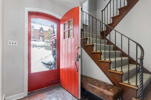 319 Oak Forest Dr, Pittsburgh, PA 15216-1122