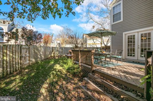 7513 Cross Gate Ln, Alexandria VA 22315-4619 exterior