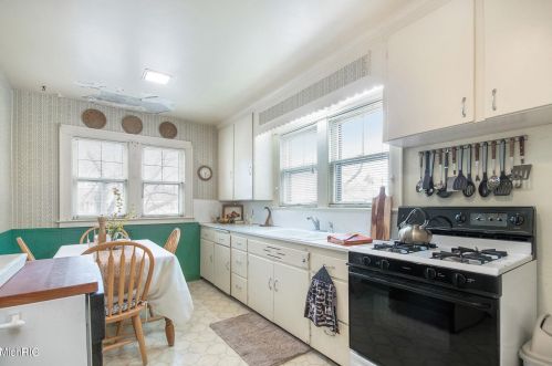 1401 Fremont Ave, Grand Rapids MI 49504-3017 exterior