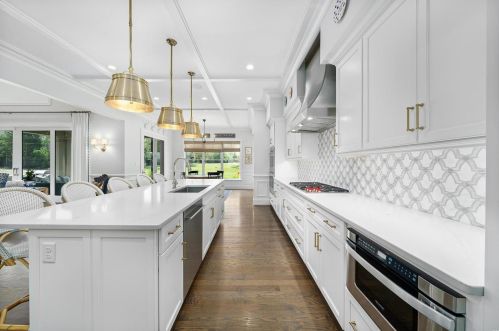 11428 Clayton Rd, Saint Louis MO 63131-2502 exterior