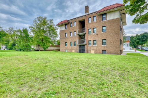 136 1 St, Milwaukee WI 53207-0014 exterior