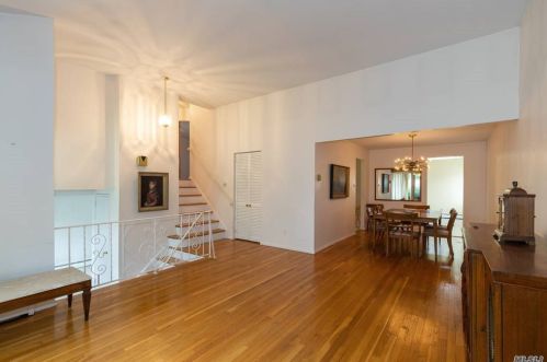 10 Glendale Dr, Huntington Station NY 11747-1237 exterior