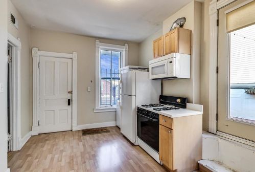 2324 Armitage Ave, Chicago IL 60647-4342 exterior