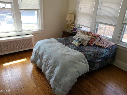 455 Lovell St, Kalamazoo MI 49007-4635 exterior