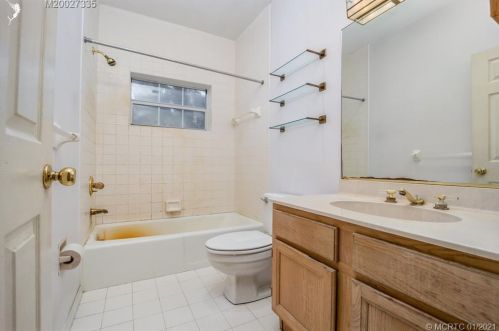 9101 Indian Riv Dr, Fort Pierce FL 34982-7824 exterior