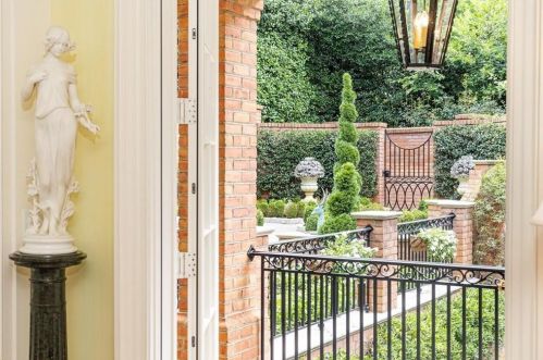 2774 Andrews Dr, Atlanta GA 30305-2903 exterior