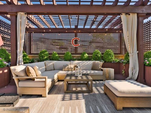 1707 Nelson St, Chicago IL 60657-3027 exterior