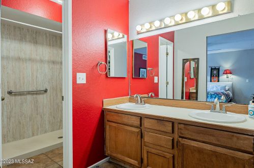 4712 Courtney Dr, Tucson AZ 85705-4822 exterior