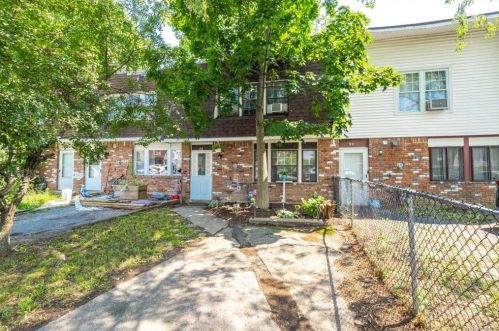 92 Patio Rd, Middletown, NY 10941-1619