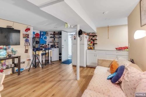 56 Hamilton Ave, Fairview NJ  07022-2066 exterior