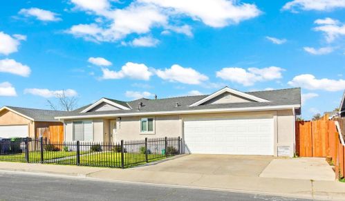 431 Lewis St, Turlock CA  95380-5828 exterior