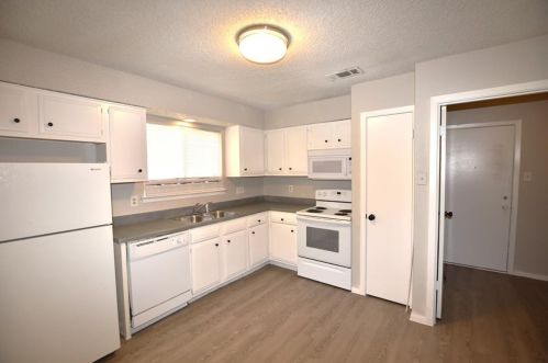 12233 Forsythe Dr, Austin TX  78759-3158 exterior