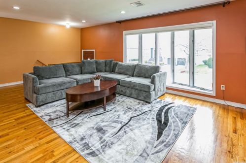 722 Eagle Dr, Valley Stream NY  11581-3540 exterior