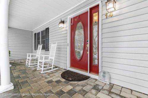 14 Burdge Dr, Middletown NJ 07748-1860 exterior