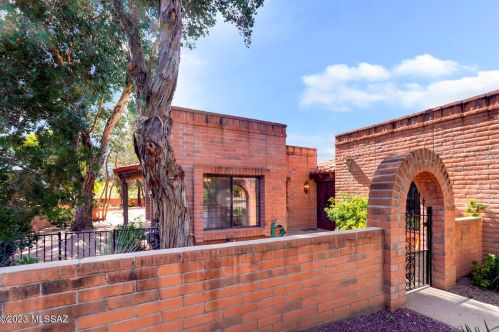 4587 Avenida Ronca, Tucson AZ  85750-6345 exterior