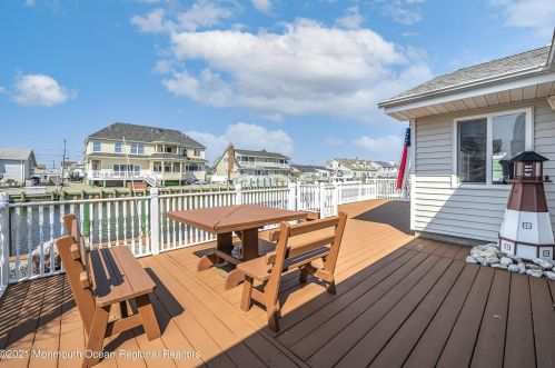 807 Bowline Dr, Lacey NJ 08731-3006 exterior