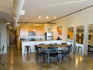 1409 Lamar St, Dallas TX  75215-1812 exterior