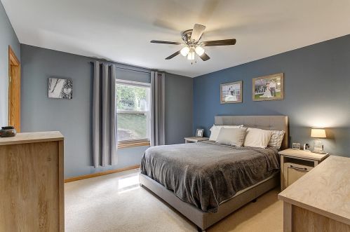 1109 Crestview Dr, Watertown WI 53094-6084 exterior