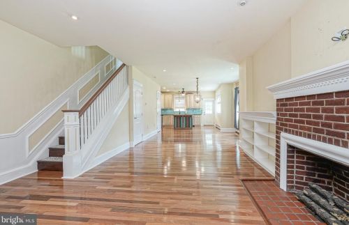 7017 Glenloch St, Philadelphia PA 19135-2223 exterior