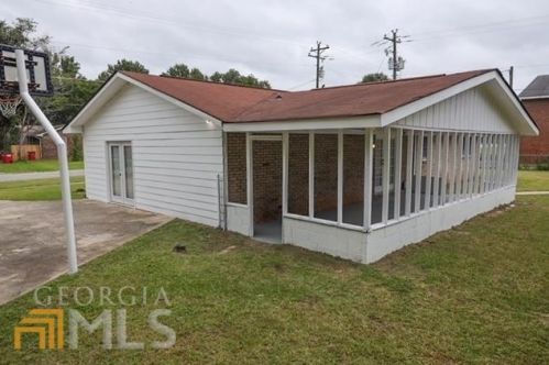 107 Scarborough Rd, Lithonia GA 31028-1342 exterior